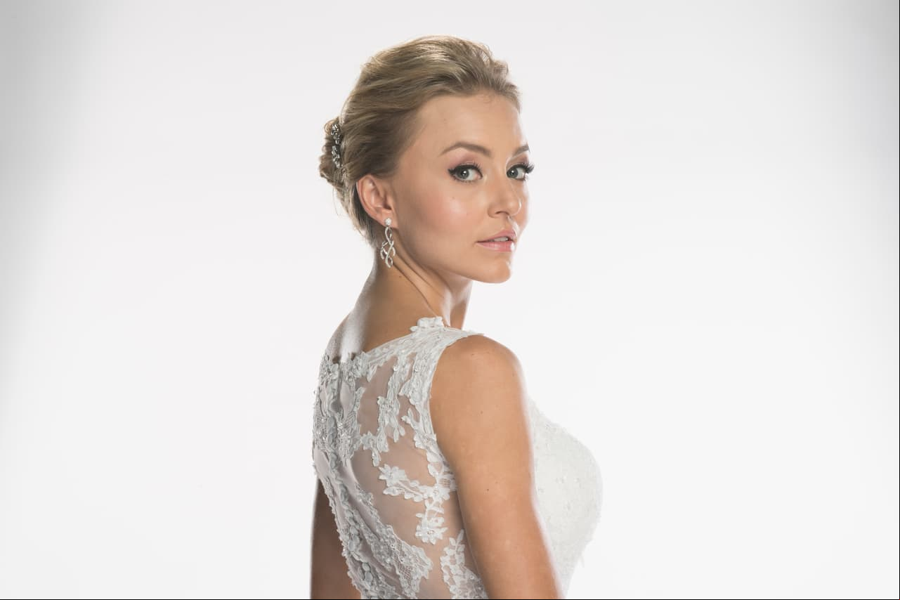 Lucía Borges (Angelique Boyer). Tras un turbio pasado, entrará a trabajar a Grupo Carvajal, donde conoce a León y al que enamora para casarse con él y salir de la pobreza.