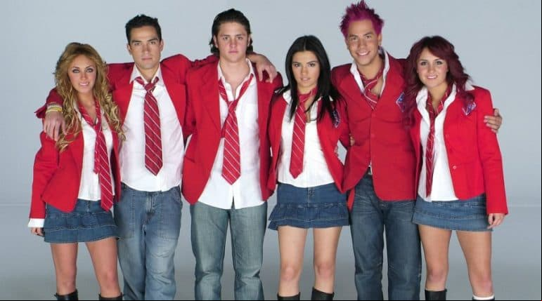 Dulce María recuerda a RBD con icónico tema en concierto