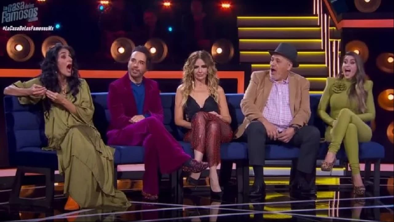 Exconductor de La Casa de los Famosos se le declara a comediante y lo rechaza en entrevista: “Mírame a los ojos” 