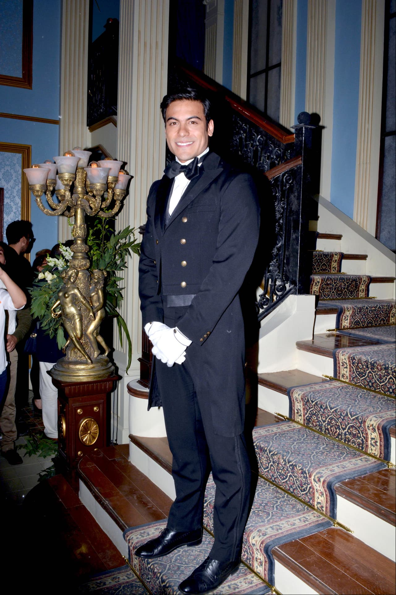 En 2016, Carlos Rivera debutó como actor en la telenovela ‘El Hotel de los Secretos’, donde encarnó a ‘Andrés Salinas Gómez’.