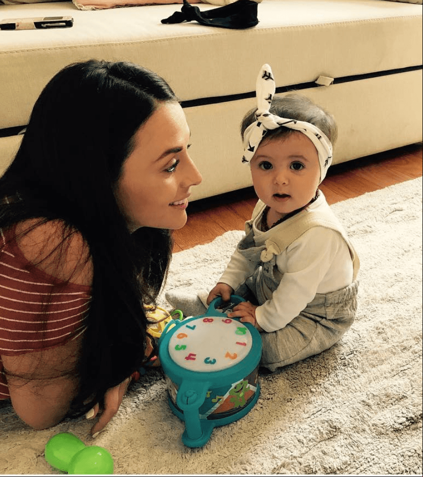 Zuria Vega presume a su hija en Instagram
