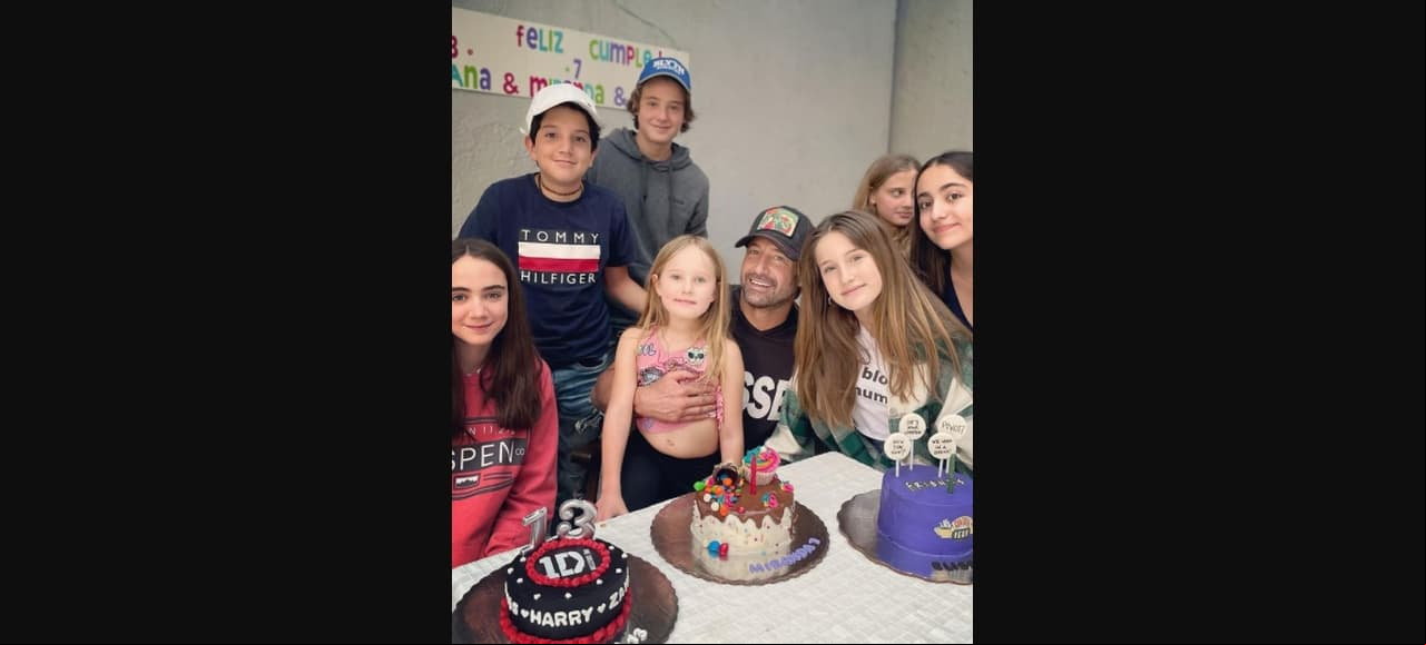 Gabriel Soto dejó ver que el pastel de Elissa tenía temática de la serie ‘Friends’, mientras que el de Miranda era de dulces: “Los mejores pasteles precisó”.