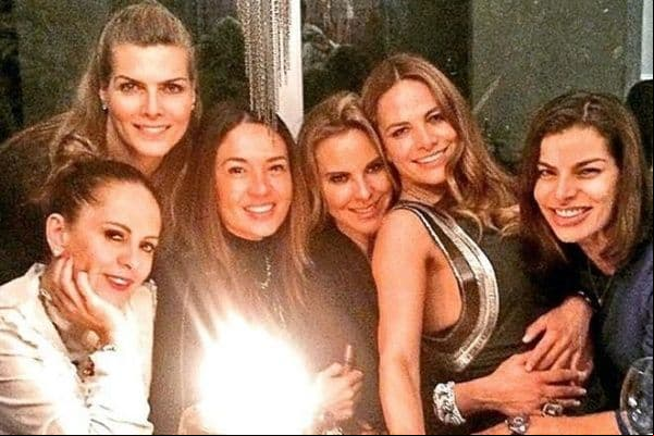 Pese a que Roxanna Castellanos y Fabiola Campomanes hicieron mención de su compañera en sus respetivos posteos, para nadie es un secreto que la amistad entre Kate del Castillo y Yolanda Andrade quedó fracturada desde 2016, cuando la hija de Eric del Castillo fue vinculada con el narcotraficante Joaquín ‘El Chapo’ Guzmán Loera.