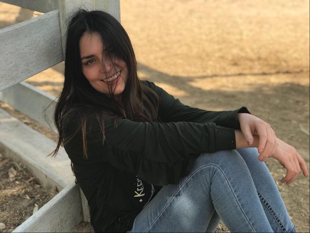 Flor Susana Aguilar no sólo lleva en el nombre la herencia de su abuela y es que la belleza de la mayor de las hijas de Antonio Aguilar Jr. es evidente en las múltiples fotografías que comparte en redes sociales donde cuenta con más de 30 mil seguidores.