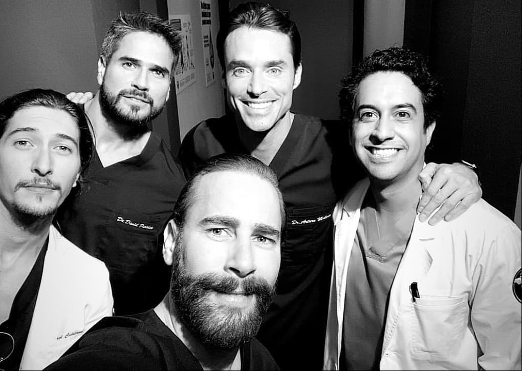 Rodolfo Salas publicó la fotografía en sus redes sociales sin dar detalles de los personajes que interpretarán.