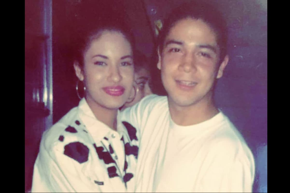 El amor prohibido que vivieron Selena Quintanilla y Chris Pérez fue muy especial al casarse en secreto después que el papá de la cantante, Abraham Quintanilla, se opuso a la relación.