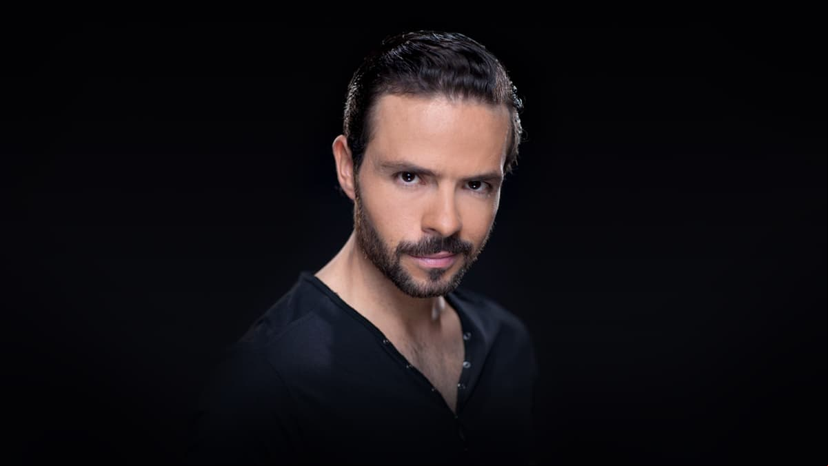 "Edmundo" (José María Torre) es un muchacho alegre, con buen corazón, aunque un tanto despreocupado y hasta irresponsable.