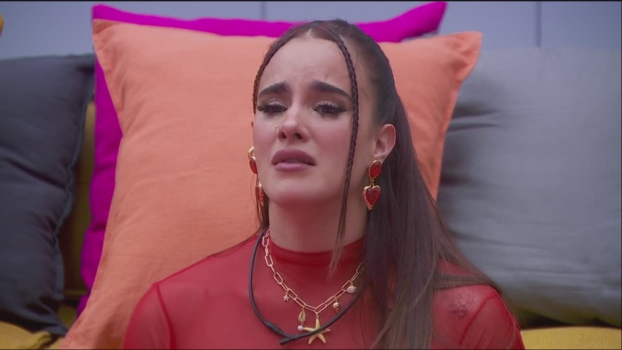 Gala Montes con voz entrecortada suplica a famosa cantante frente a los reporteros: revela qué pasó 