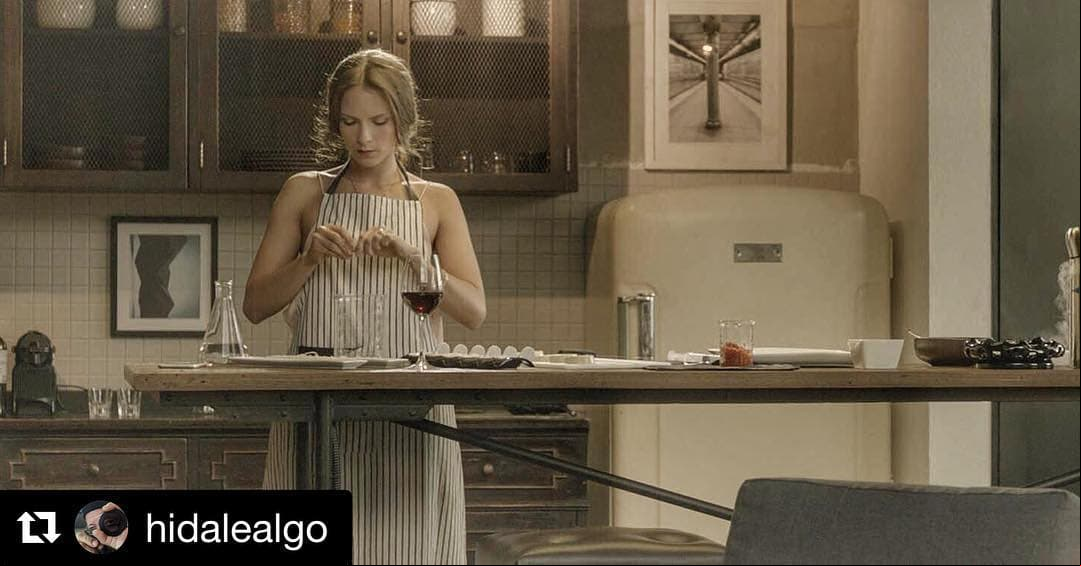 Las películas ‘Lo que podríamos ser’ y ‘A ti te quería encontrar’ forman parte de la filmografía de Paulette, las cuales se estrenaron en 2018. “Tan emocionada de contarles que esta maravillosa película está por estrenar. Tanto corazón tiene esta historia. Gracias @jcolinas por apostar y confiar en mí en todo el proceso, que no ha sido más que puro aprendizaje y diversión. Te amo con todo mi ser y brinco de orgullo por ti”, expresó en su cuenta de Instagram.
