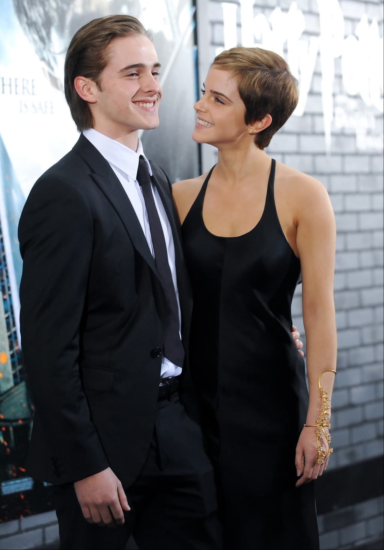 Emma y Alex Wattson son como dos gotas de agua. La finura de sus labios, sonrisa, ojos y facciones de su rostro son casi idénticos.