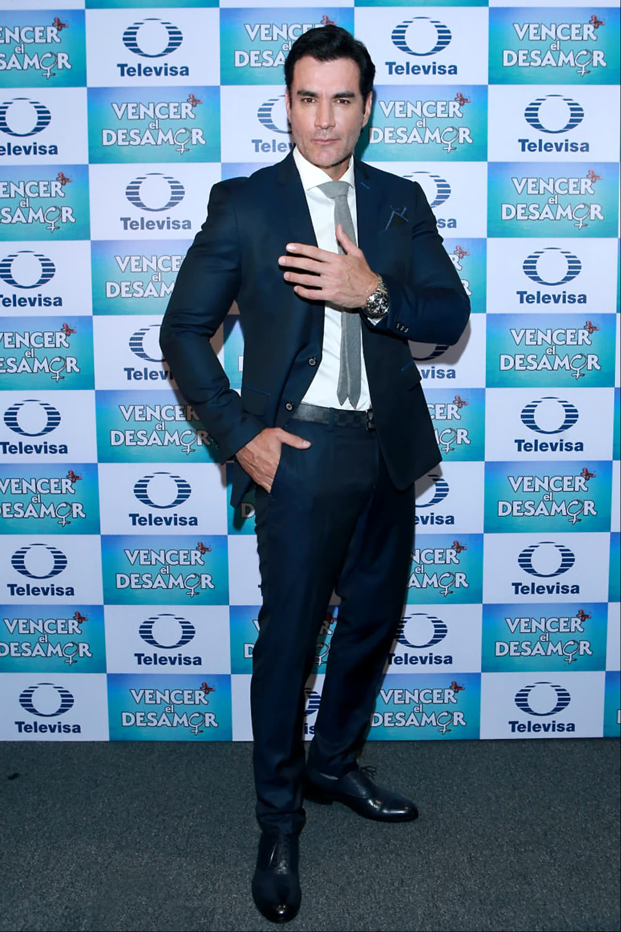 David Zepeda también ve lejano el momento de convertirse en papá por primera vez, pues tras terminar su relación amorosa con Lina Radwan luego de 10 años, destacó que son sus sobrinos quienes suplen su amor de padre.