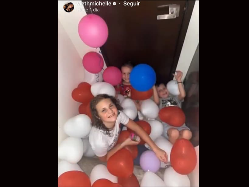 Recordemos que Michelle estuvo casada con el empresario Leandro Ampudia, con quien tuvo dos hijos: Leandro y Michelle. Tras su divorcio, la actriz le dio otra oportunidad al matrimonio con el torero Christian Aparicio, teniendo dos hijos más: Kiki y Keika.Recordemos que Michelle estuvo casada con el empresario Leandro Ampudia, con quien tuvo dos hijos: Leandro y Michelle. Tras su divorcio, la actriz le dio otra oportunidad al matrimonio con el torero Christian Aparicio, teniendo dos hijos más: Kiki y Keika.