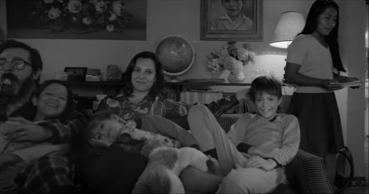 3. 'Atrapados en el espacio'. De acuerdo con algunas declaraciones de Alfonso Cuarón, la cinta que la familia y ‘Cleo’ ven es ‘Marooned’ (1969), la película favorita del cineasta mexicano.