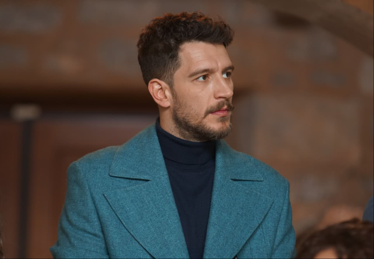 Él es Uraz Kaygılaroğlu, el actor turco que da vida a Gediz en La Hija del Embajador