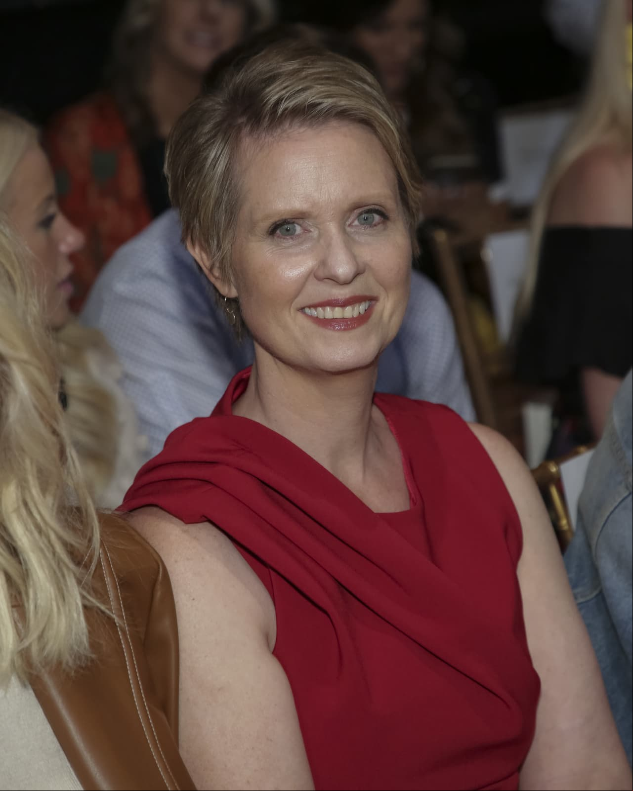 Cynthia Nixon, conocida por la serie ‘Sex and the city’, estuvo casada con Danny Mozes, con quien tuvo dos hijos. Tras terminar esa relación, en 2012 llegó al altar con la educadora Christine Marinoni.