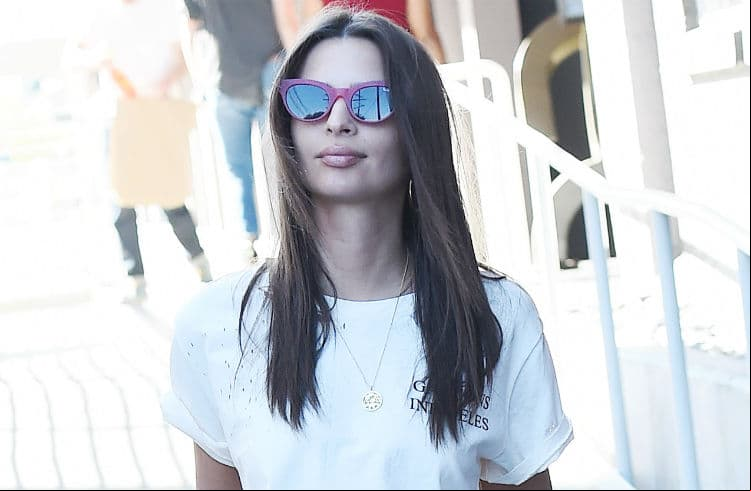 Emily Ratajkowski se transforma en la diosa Venus