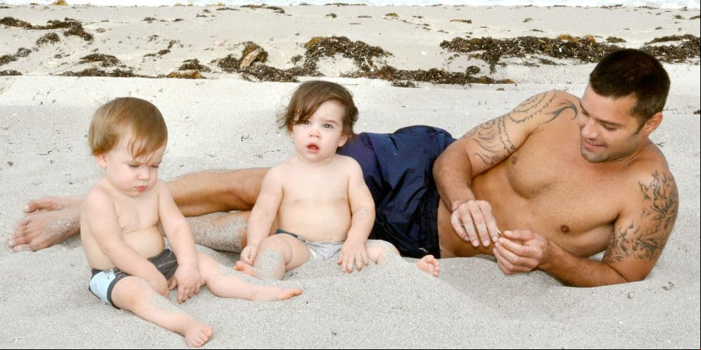 1. Ricky Martin: Tras confesar su homosexualidad, el boricua alquiló un vientre para tener a sus hijos Matteo y Valentino.