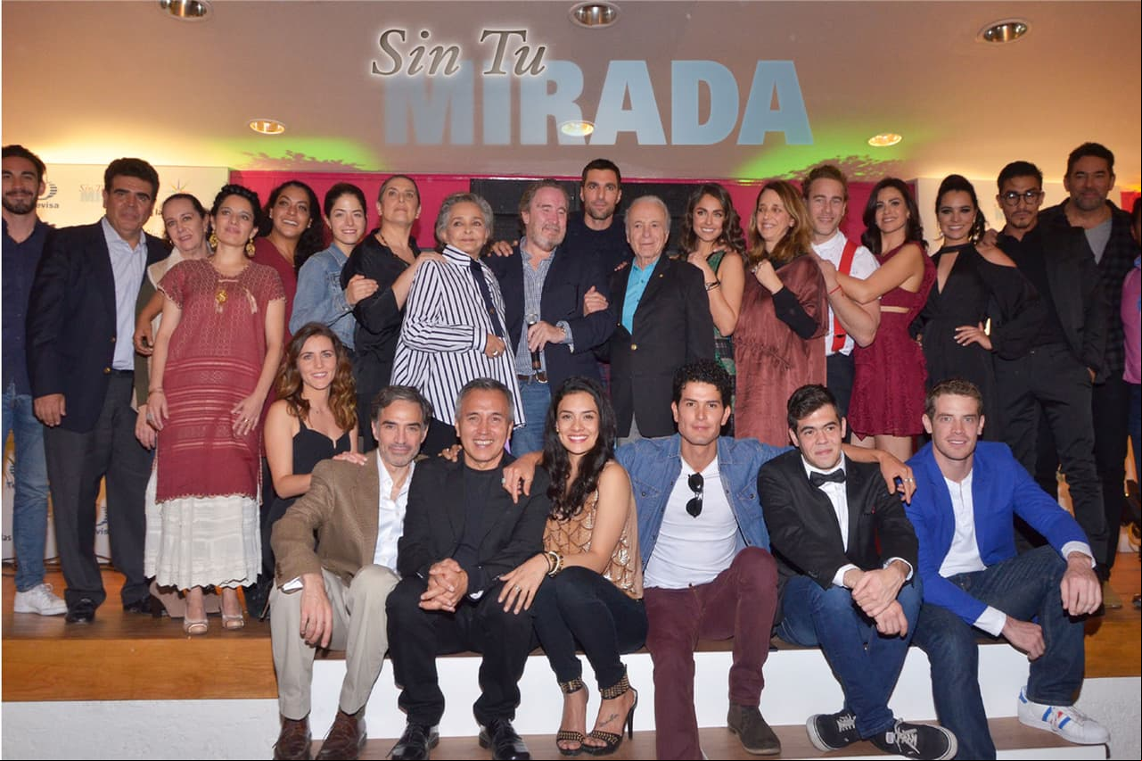 Elenco de Sin tu mirada se reúne para ver el primer capítulo