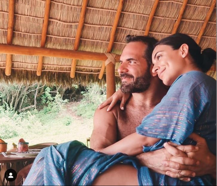 Durante una dinámica con la revista Quién, la protagonista de telenovelas, quien actualmente sostiene una relación amorosa con Zacarías Melhem, indicó que es una fiel creyente en la existencia del amor a primera vista.