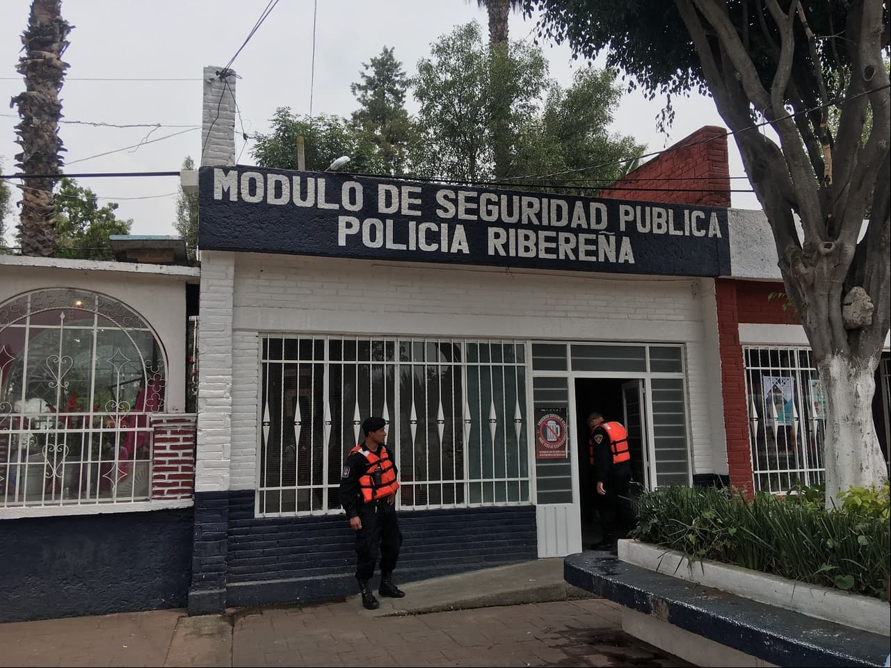 La Policía Ribereña es la encargada de vigilar el tránsito de las trajineras en los 10 canales de Xochimilco.