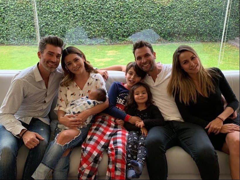 Santino es fruto del matrimonio que Grettell Valdez y Patricio Borghetti sostuvieron en el pasado, mientras que Gia y Rocco, sus hermanos menores, son producto de la relación que el argentino mantiene desde hace años con la conductora de espectáculos.