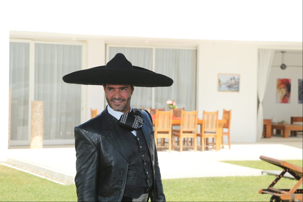 Las fans de Pablo Montero recibieron un regalo al ver al actor en su tradicional traje de charro. ¡Guapísimo!