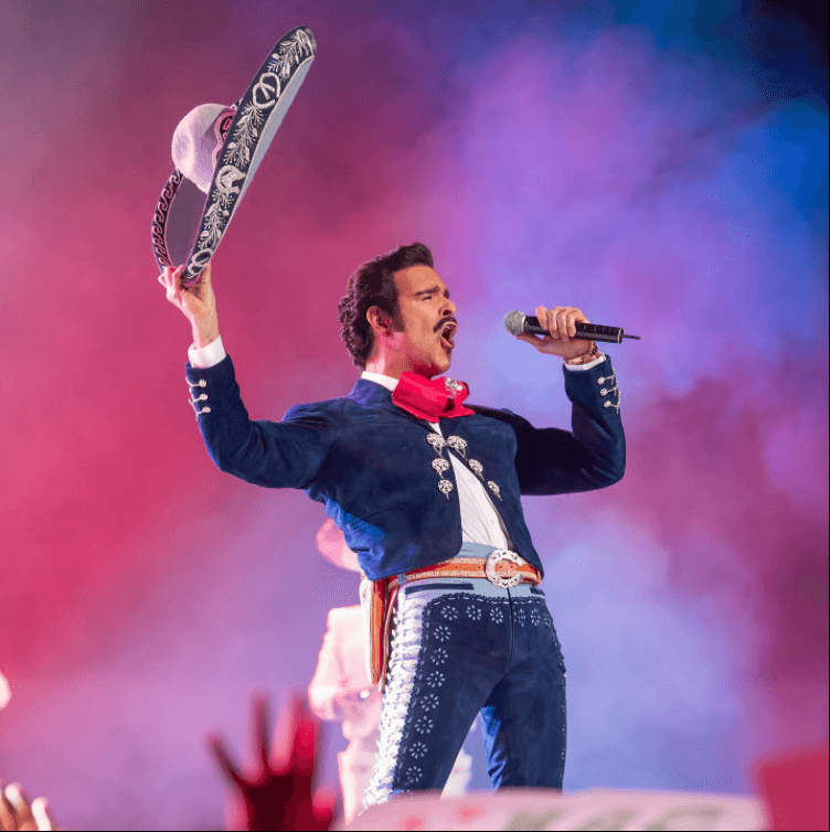 A tan solo tres días del estreno 'El último rey, el hijo del pueblo', la historia de un hombre que inicia su vida con un sueño y termina siendo el ícono de la música mexicana, te presentamos a las dos actrices que darán vida a la esposa del protagonista.