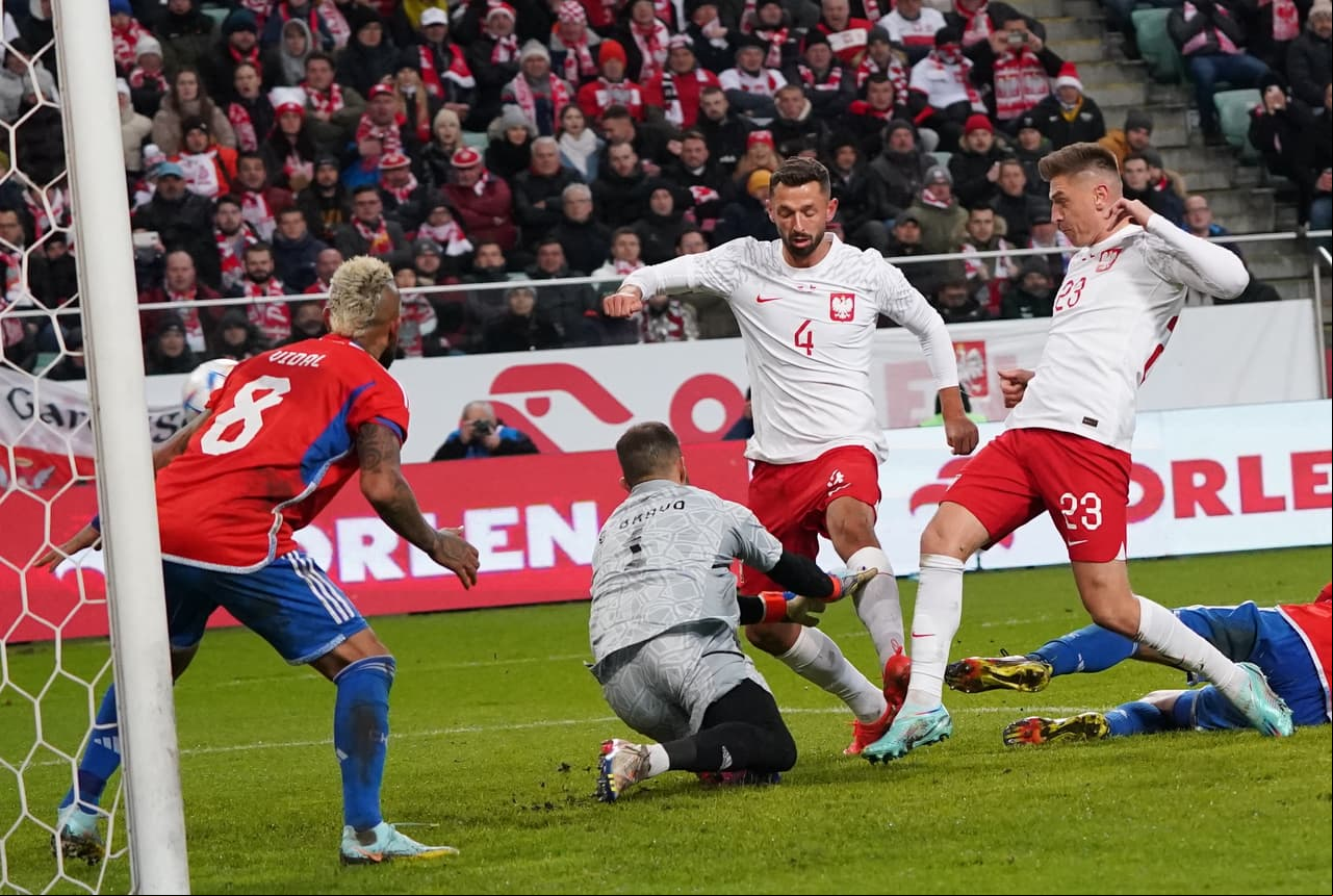 Polonia se impuso a Chile en la recta final del partido amitoso.