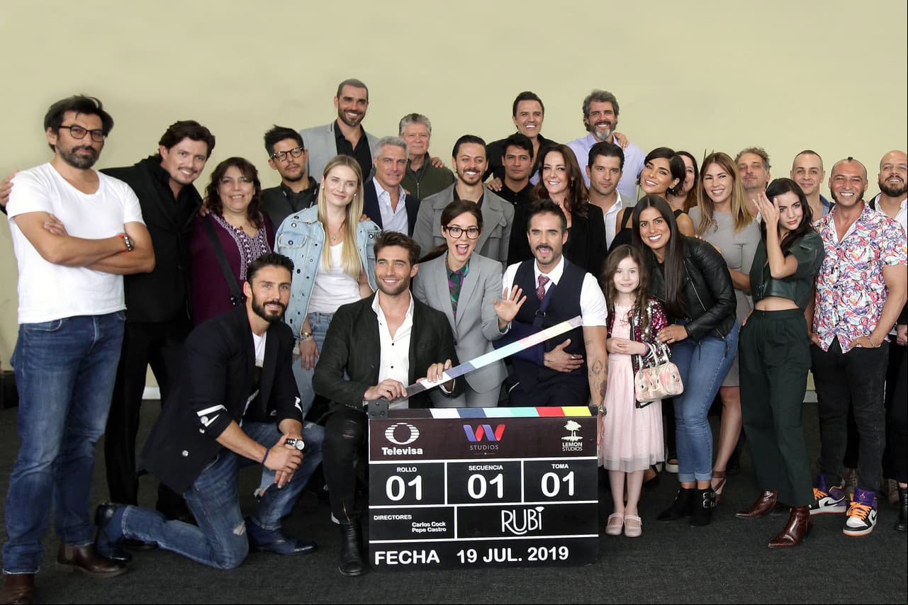 Además de triunfar en pantalla, Rubí fue un éxito detrás de cámaras: así convivió el elenco en grabaciones