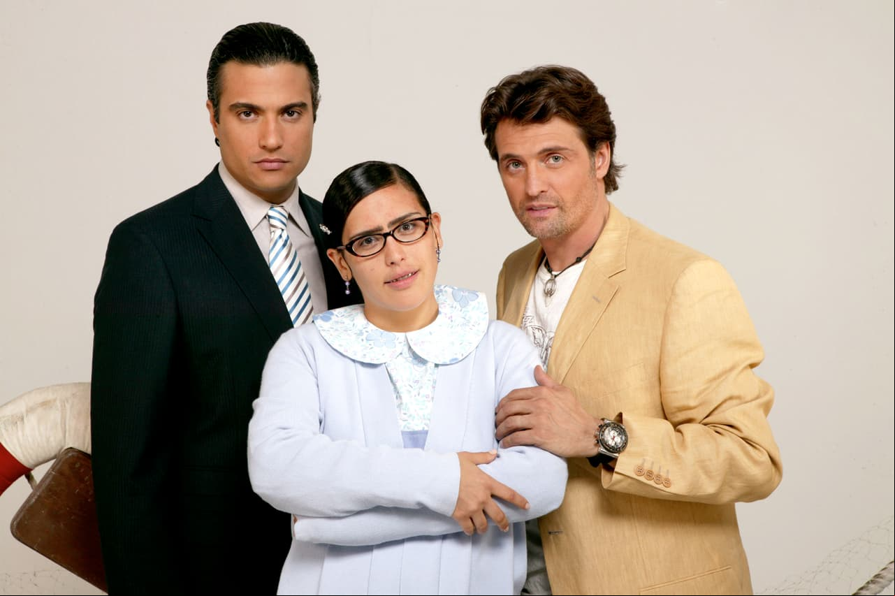 En 2006 se estrenó 'La fea más bella', una producción de Rosy Ocampo basada en 'Yo soy Betty, la fea', telenovela colombiana que se mantuvo al aire entre 1999 y 2001, y que narra la vida de 'Beatriz Pinzón', quien no tenía mucha suerte en el amor por ser "fea".