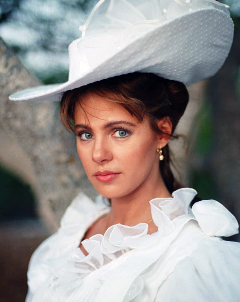 Ana Colchero comenzó su carrera artística a los 19 años en la telenovela 'Los años perdidos' (1987). Posteriormente, participó en 'Yo no creo en los hombres', 'Destino', 'Valeria y Maximiliano', 'Corazón salvaje' y 'Alondra'.