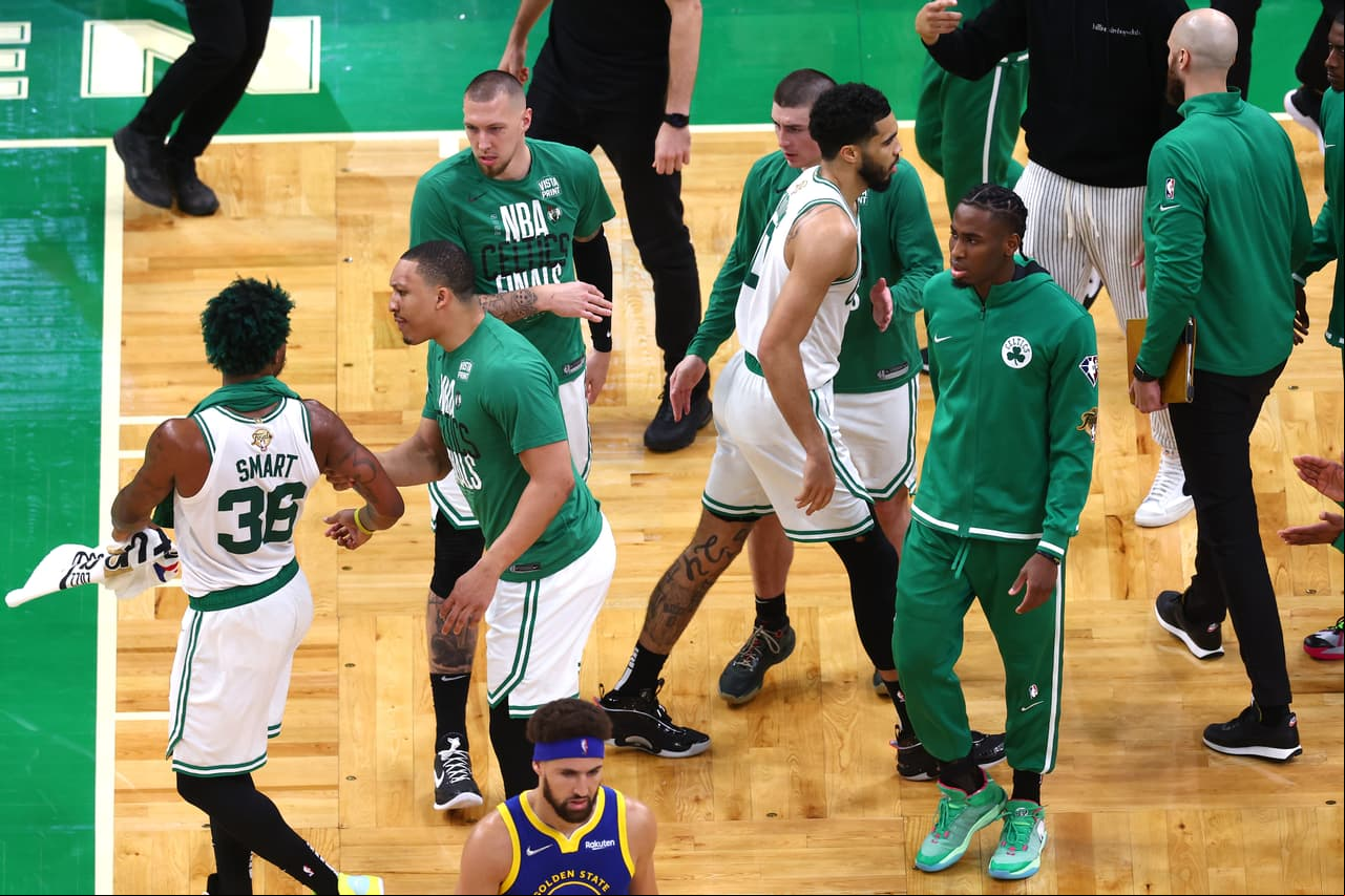 Los Golden State Warriors, encabezados por Steph Curry, apabullaron a los Boston Celtics en el Juego 6 de las Finales de NBA para conseguir el séptimo anillo en la historia de la franquicia y el cuarto en la era Steve Kerr.