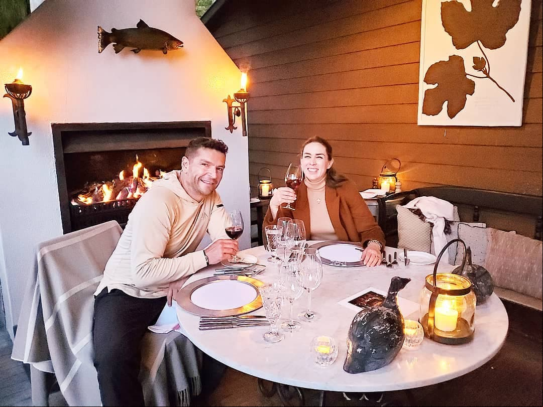 El 4 de octubre, la pareja disfrutó de su primera cena romántica en el hotel Huka Lodge, ubicado en Taupo, cuya suit junior tiene un costo aproximado de 30 mil pesos por noche, según el portal Expedia.mx.
