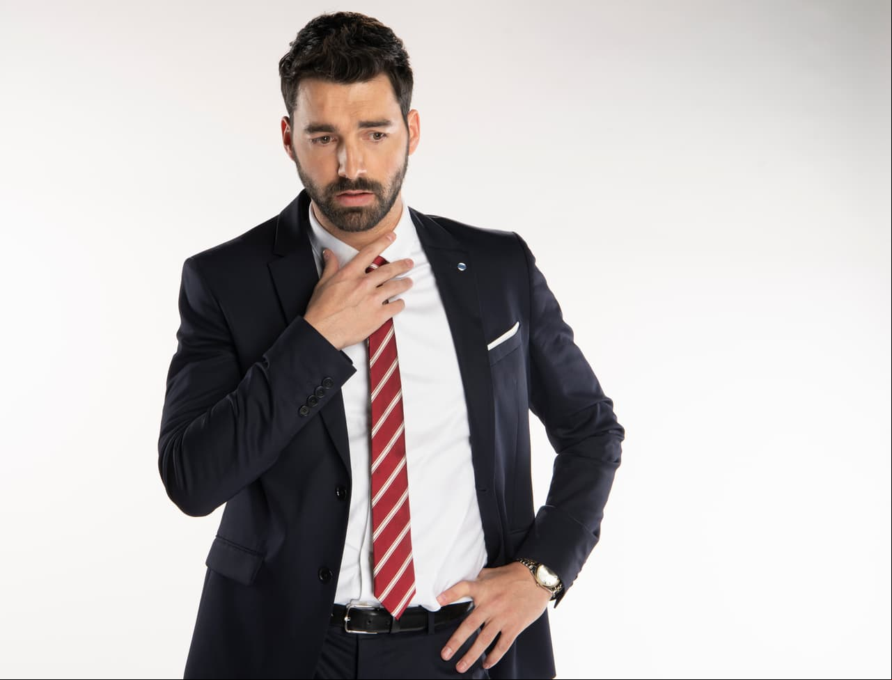 Guillermo Carvajal (Gonzalo Peña). Único hijo varón de León, le tocará ser el heredero natural del imperio Carvajal, pero en realidad sus aficiones en la vida son otras.