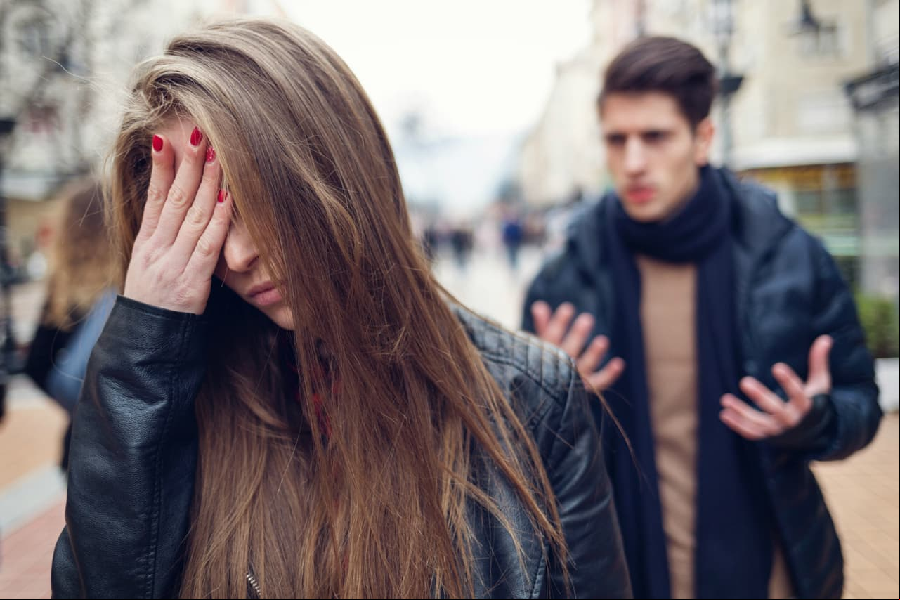 ¿Sientes que tu pareja te esconde de sus amigos? Tal vez estés siendo víctima del stashing sin que te des cuenta