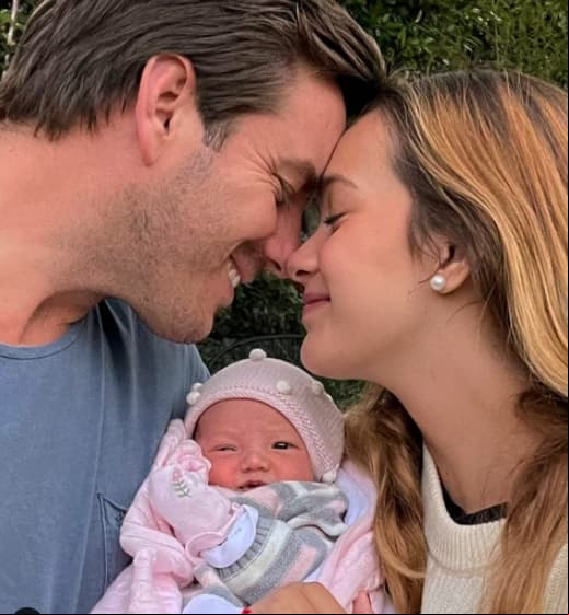 A finales de noviembre pasado, Juan Diego Covarrubias se convirtió en papá de una niña. “Les presentamos a Renata Covarrubias Haro. Llegó a cambiarnos la vida de manera radical, pero obviamente para bien”, sentenció el actor.