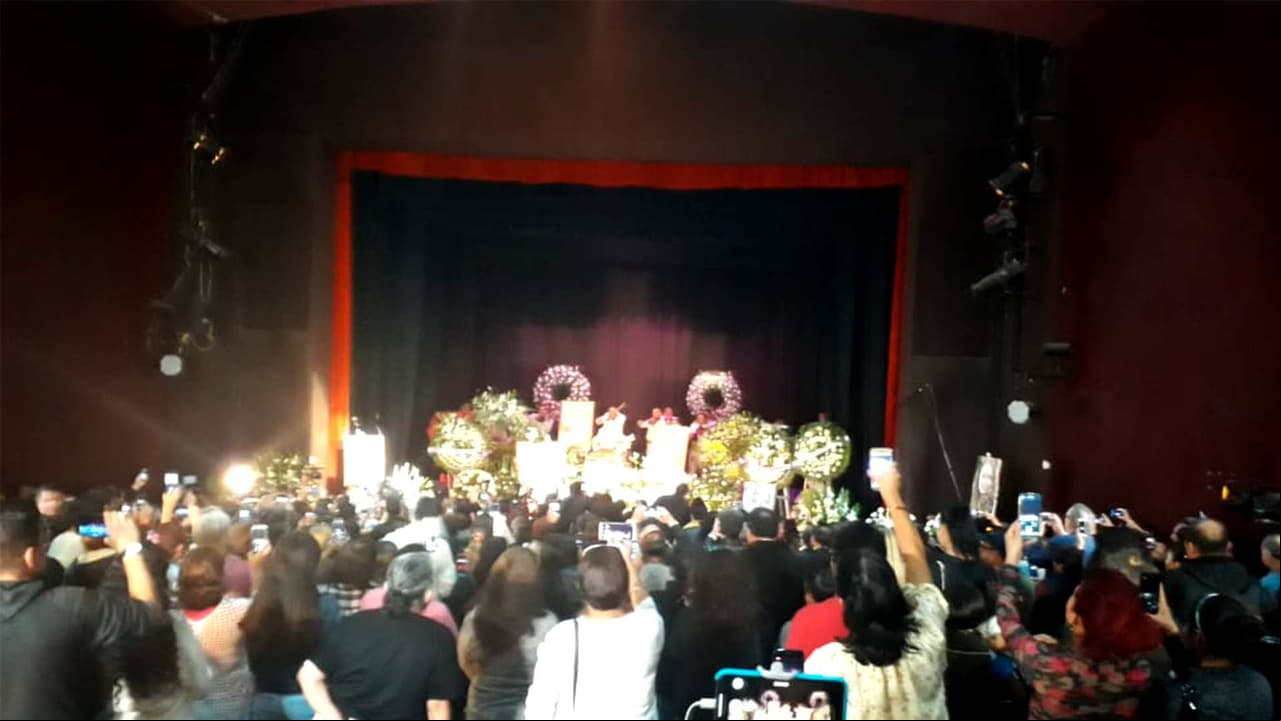 Video: Rinden homenaje de cuerpo presente a Edith González en el Teatro Jorge Negrete