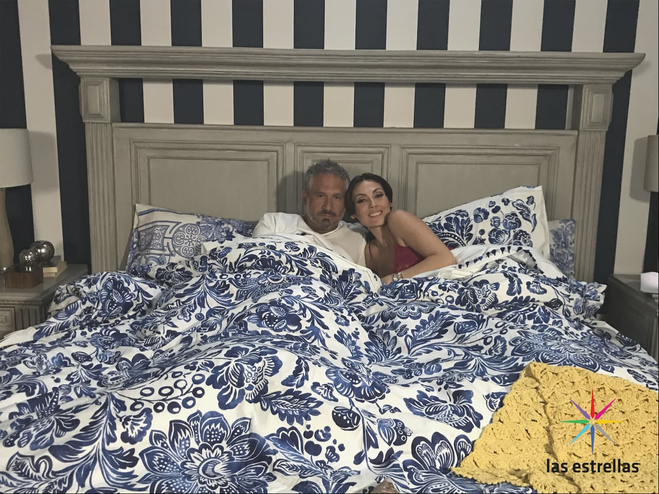 Arath de la Torre y Nora Salinas grabando el segundo capítulo de Simón dice...