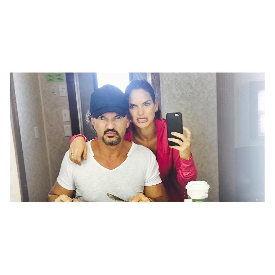 Adria Arjona, la primogénita del cantante Ricardo Arjona y de la exreina de belleza, Leslie Torres, se casó el 31 de agosto con su novio, el abogado Edgardo Canales.