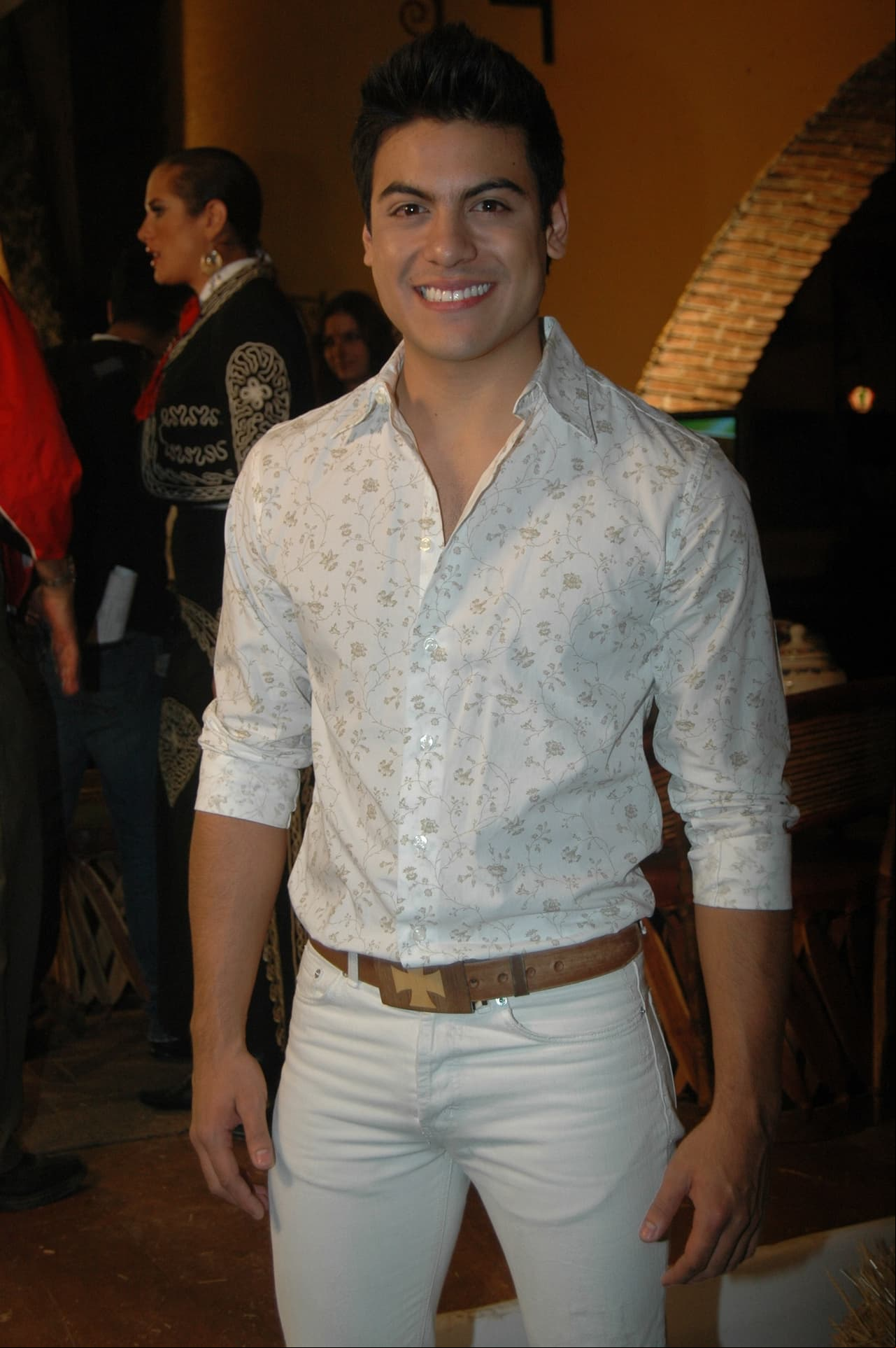 Carlos Augusto Rivera Guerra nació el 15 de marzo de 1986 en Huamantla, Tlaxcala, donde descubrió su pasión por la música.