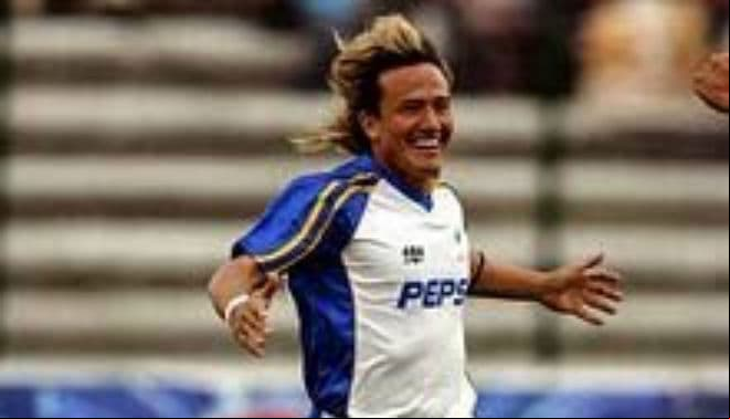 También jugó para los Lobos BUAP entre 2004 y 2005.