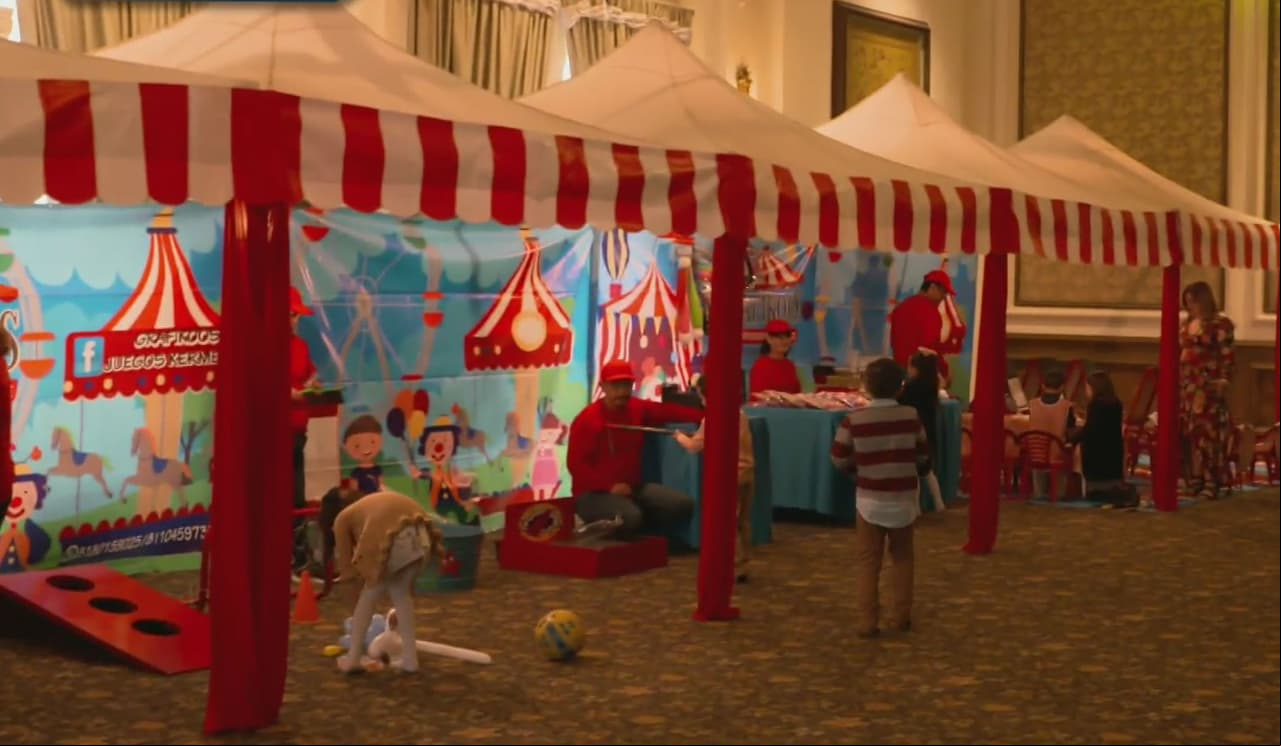 El salón contó con un área infantil, en la que había juegos de azar, inflables, carritos y dinámicas para que los niños asistentes se entretuvieran.