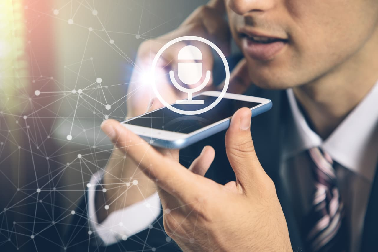 ¿Vas manejando? Enséñale a Siri a leer tus mensajes de WhatsApp