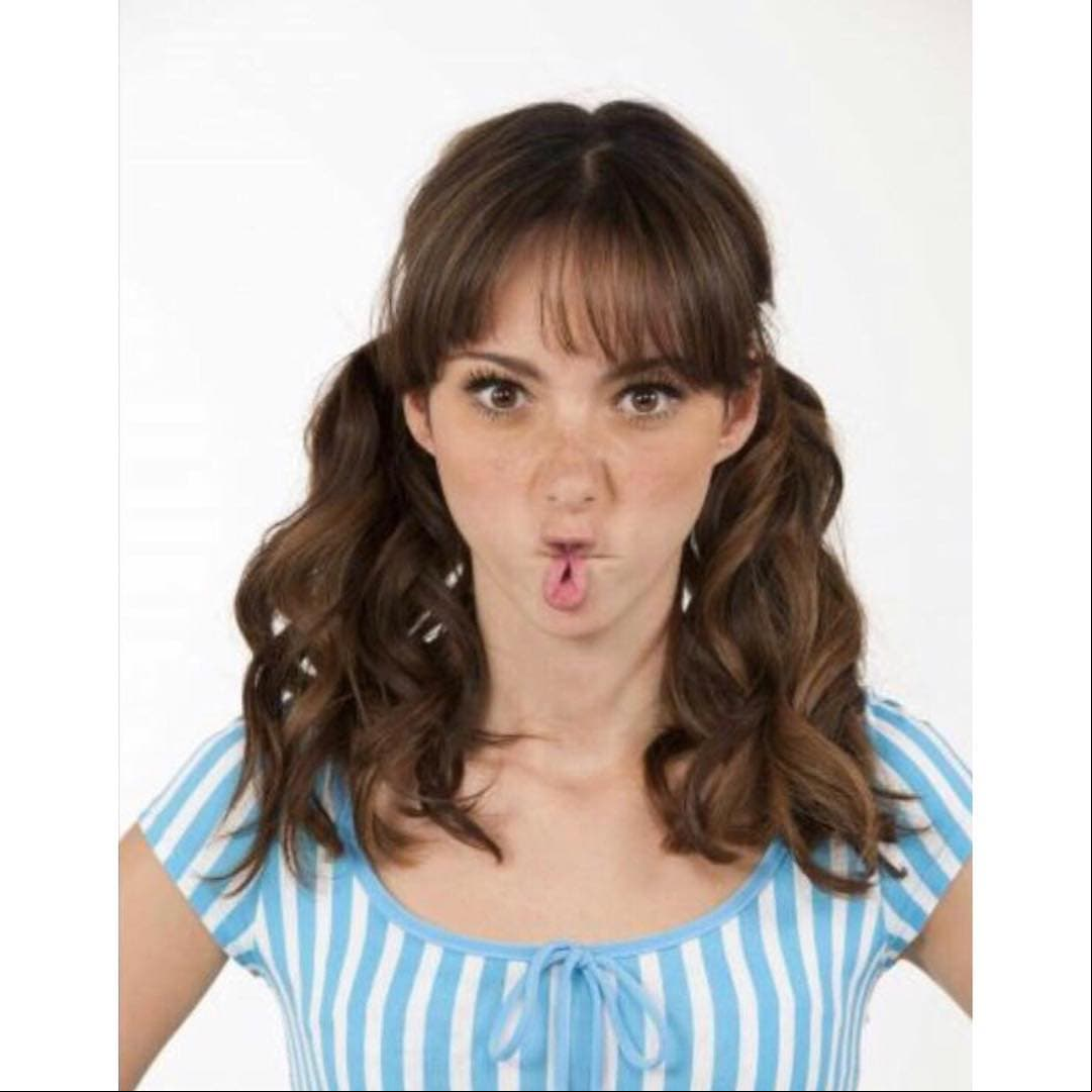 Natalia comenzaría a trabajar como conductora en Telehit en 2012 con el programa ‘Natalia al revés’, en donde se le pudo ver entrevistar y mostrar segmentos divertidos.