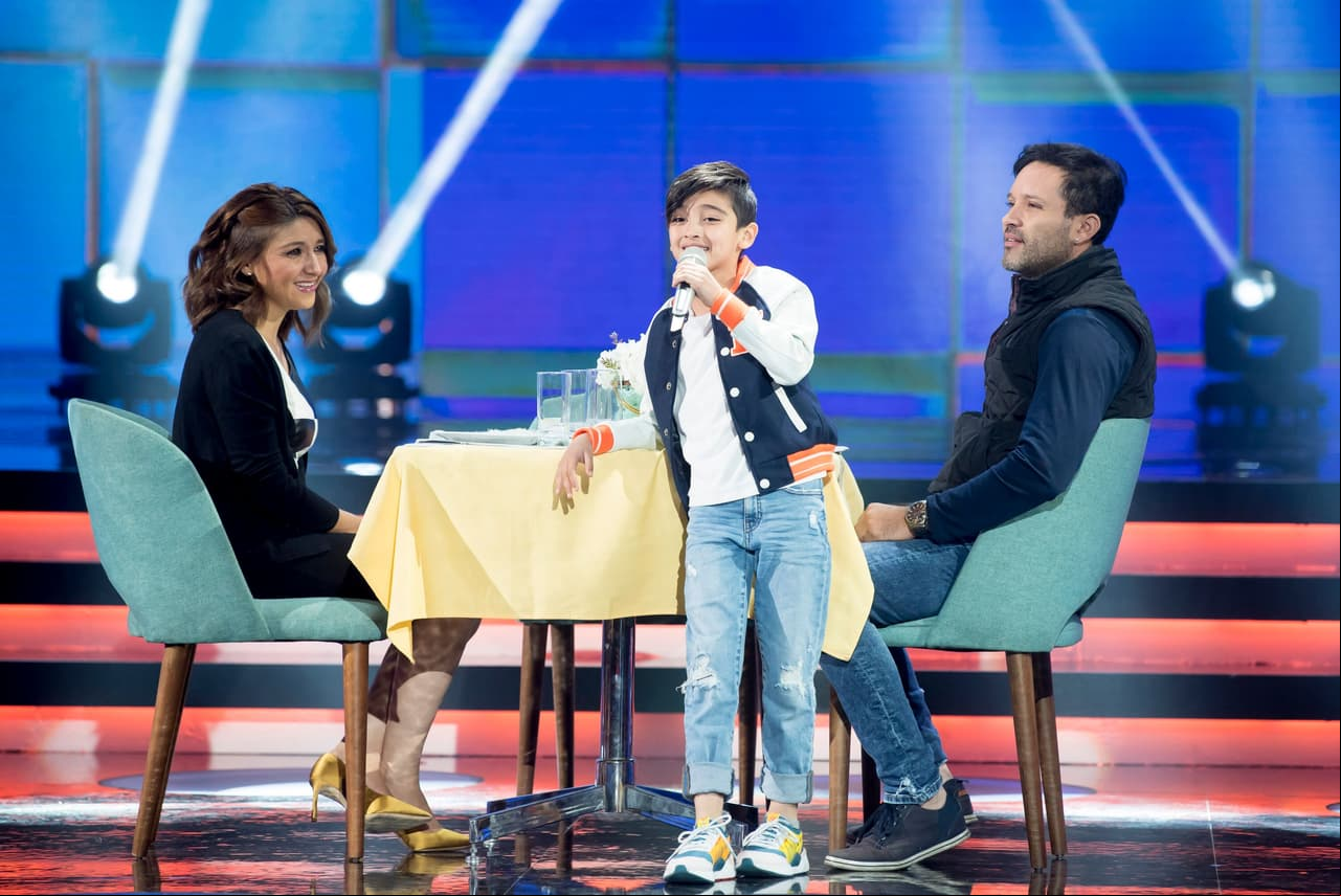 Kenneth le cantó a sus papás en el escenario y les pidió algo muy especial; un hermanito.