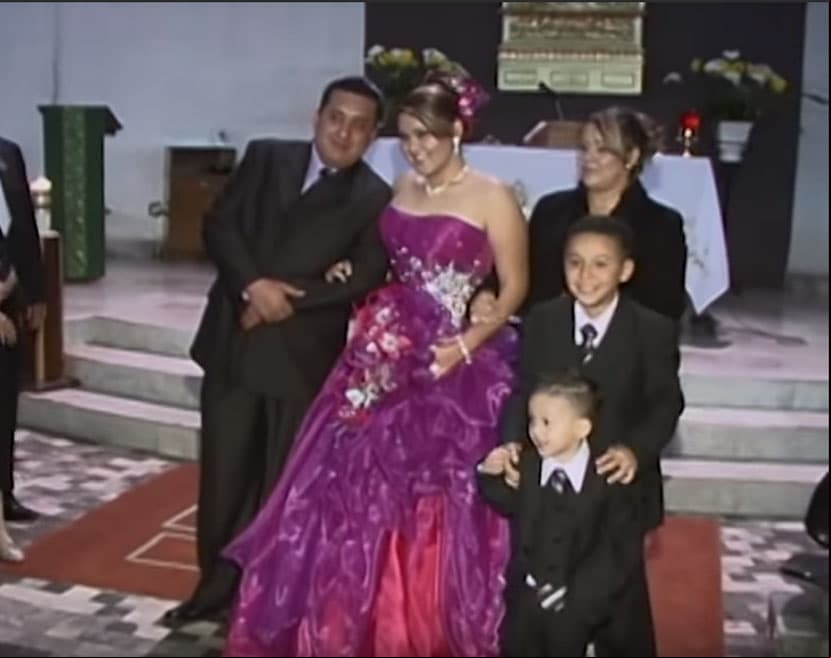 Gomita comparte los momentos más importantes de sus XV años