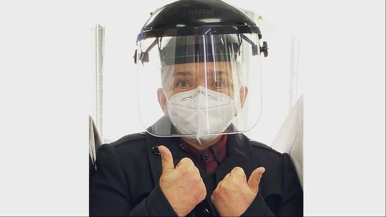 Ana Martín llegó desde temprano para recibir la vacuna de Covid-19: "Estoy feliz"