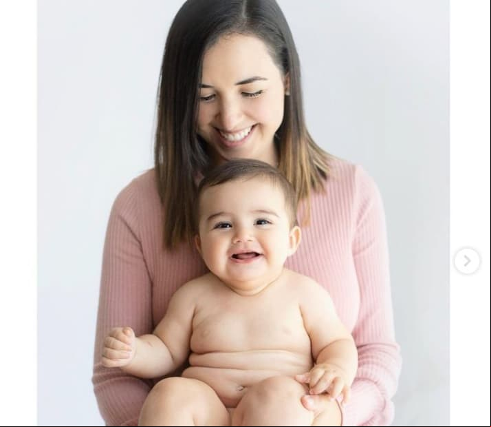 Fátima Torre dio a luz el 31 de marzo pasado a su segundo hijo, a quien nombró Diego. “Tuvimos cita y cuando regresamos a casa empezaron las contracciones y pues que nace hoy a las 6 pm, un parto hermoso y súper rápido”, señaló.