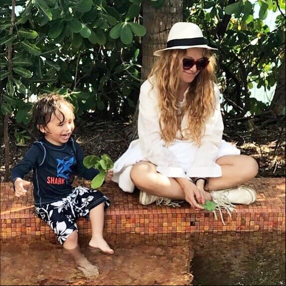 Paulina Rubio prefiere publicar en sus redes sociales información sobre sus próximos proyectos en lugar de fotografías de sus hijos.
