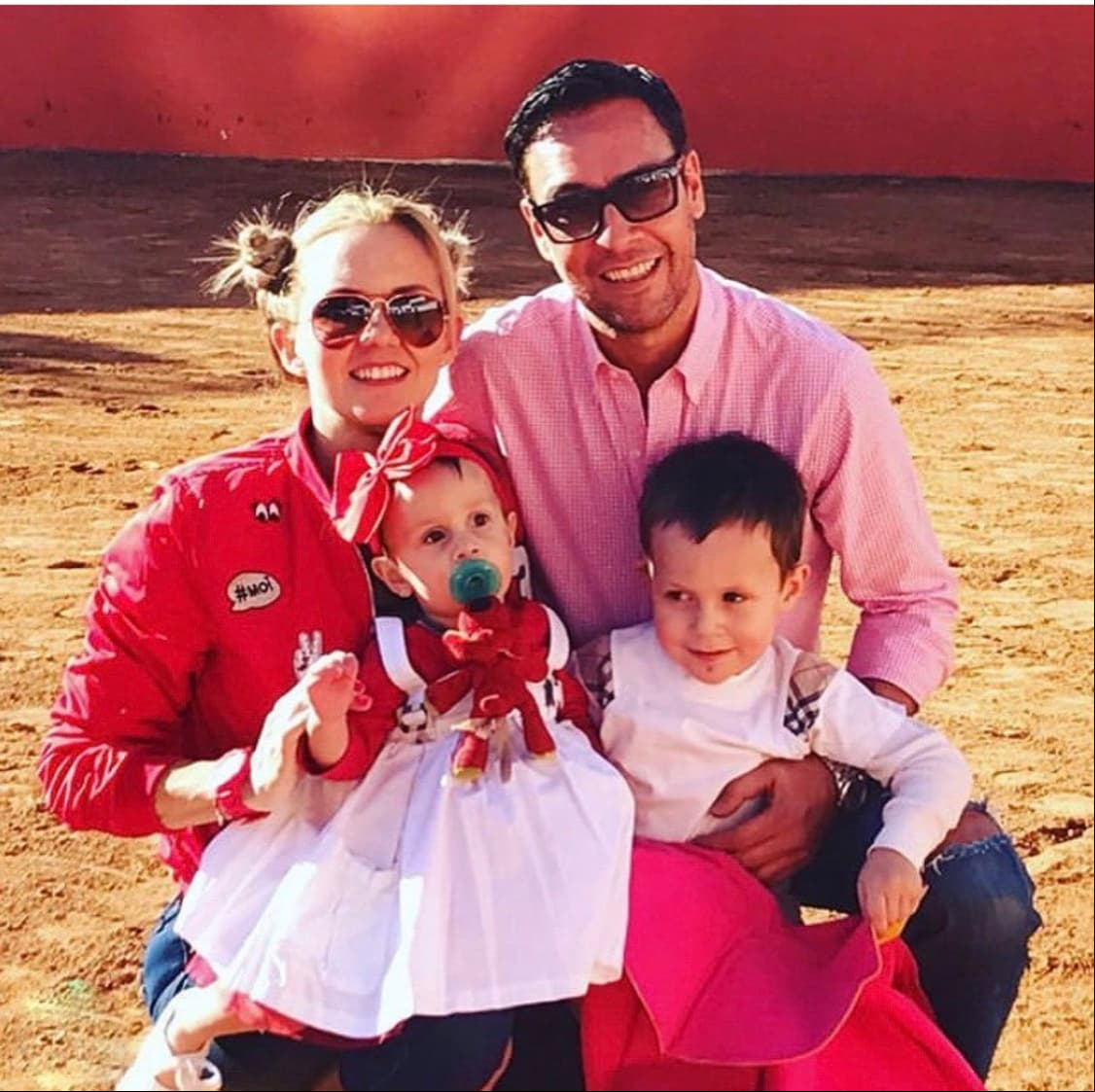 Algunos años después, la también conductora comenzaría una relación amorosa con el torero Christian Aparicio, con quien procrearía también un niño y una niña.